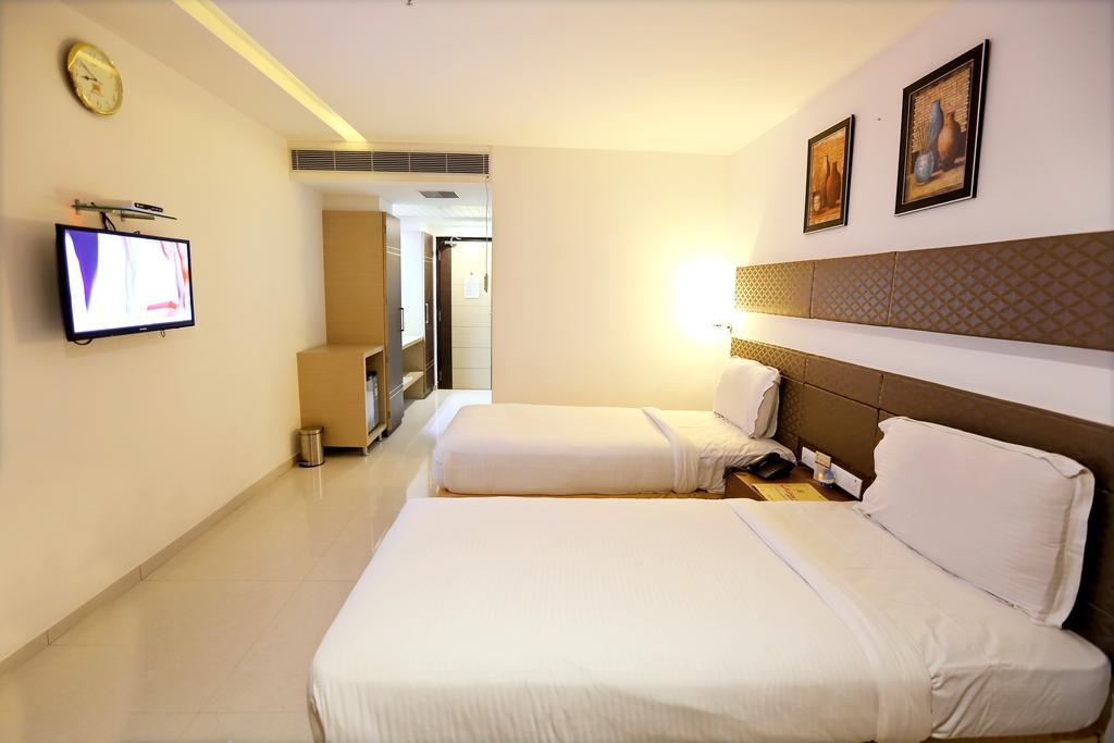 היידראבד Hotel Sitara Grand Miyapur חדר תמונה